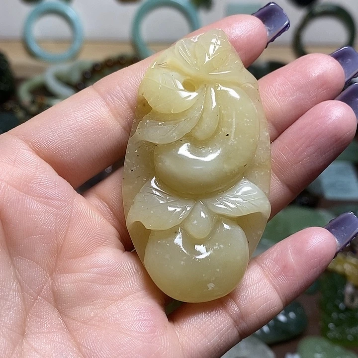 蛇纹石玉吊坠未镶嵌