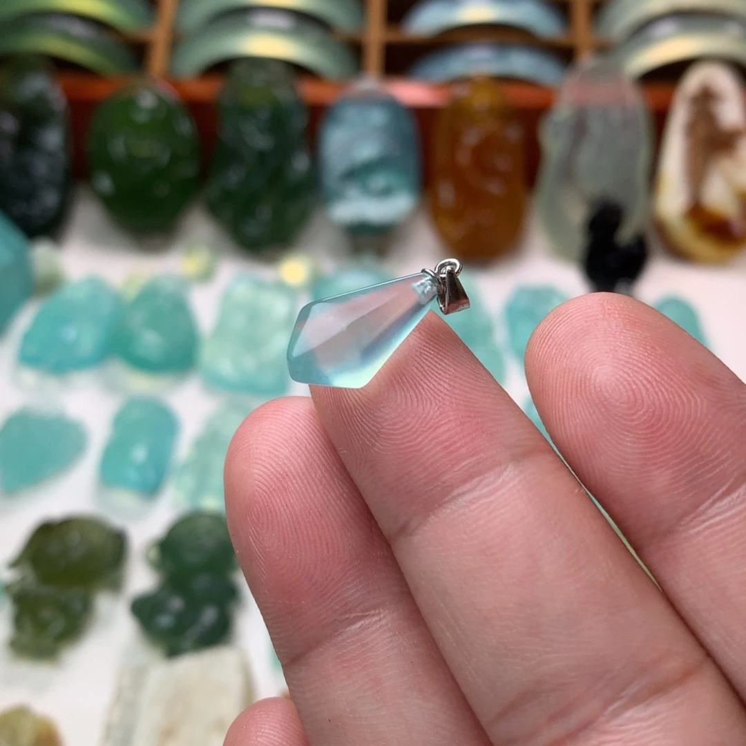 蛇纹石玉未镶嵌锁骨坠