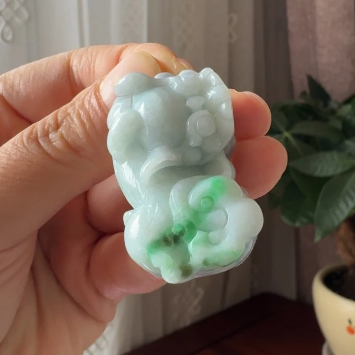 翡翠未镶嵌颈饰貔貅