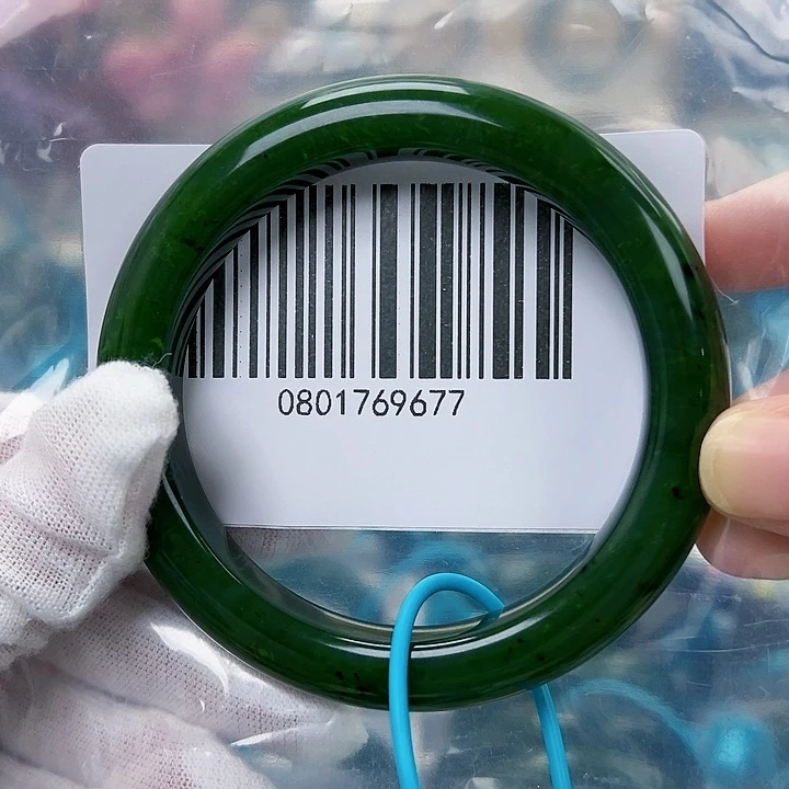 和田玉手镯未镶嵌微瑕58