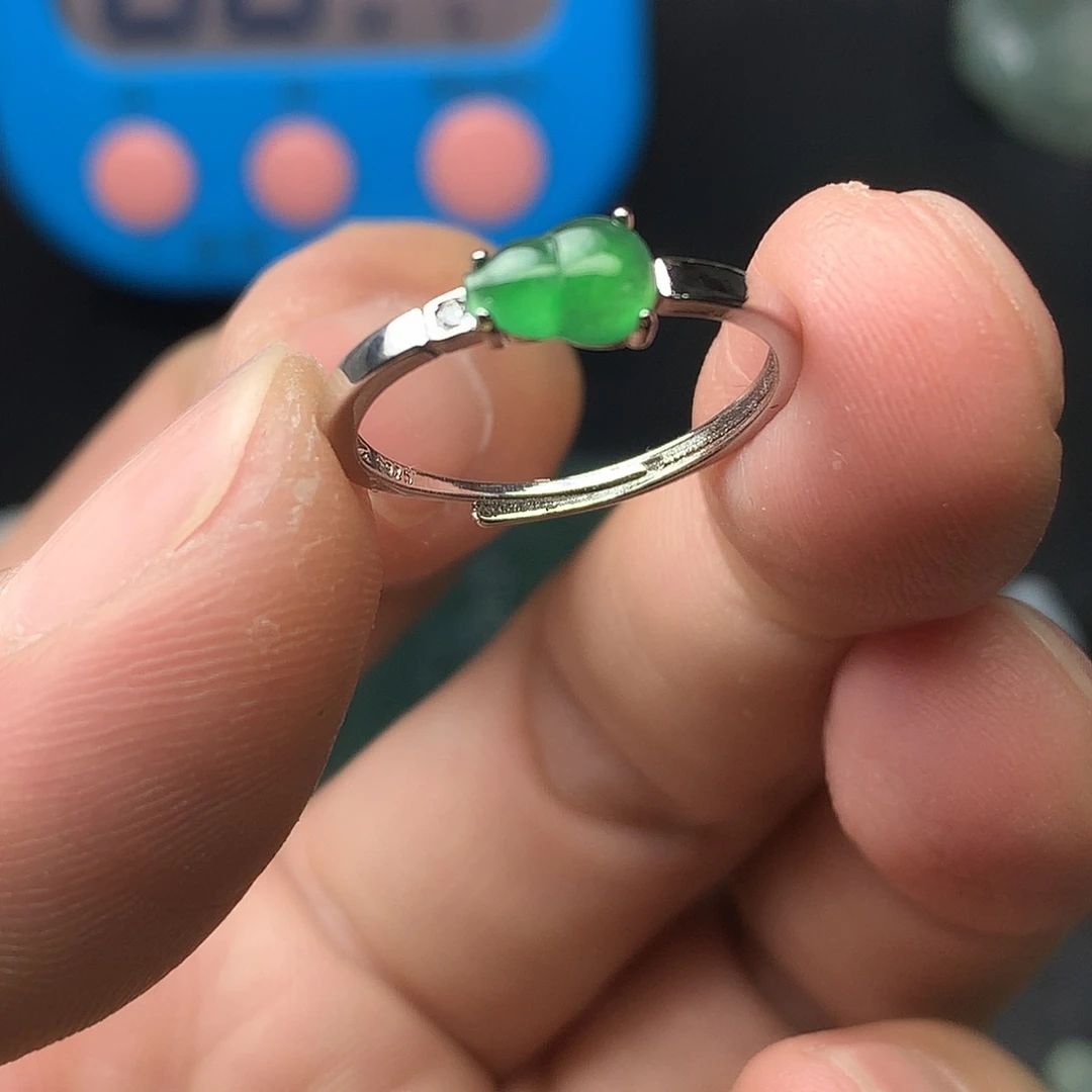 翡翠未镶嵌颈饰翡翠首饰和翡翠珠宝