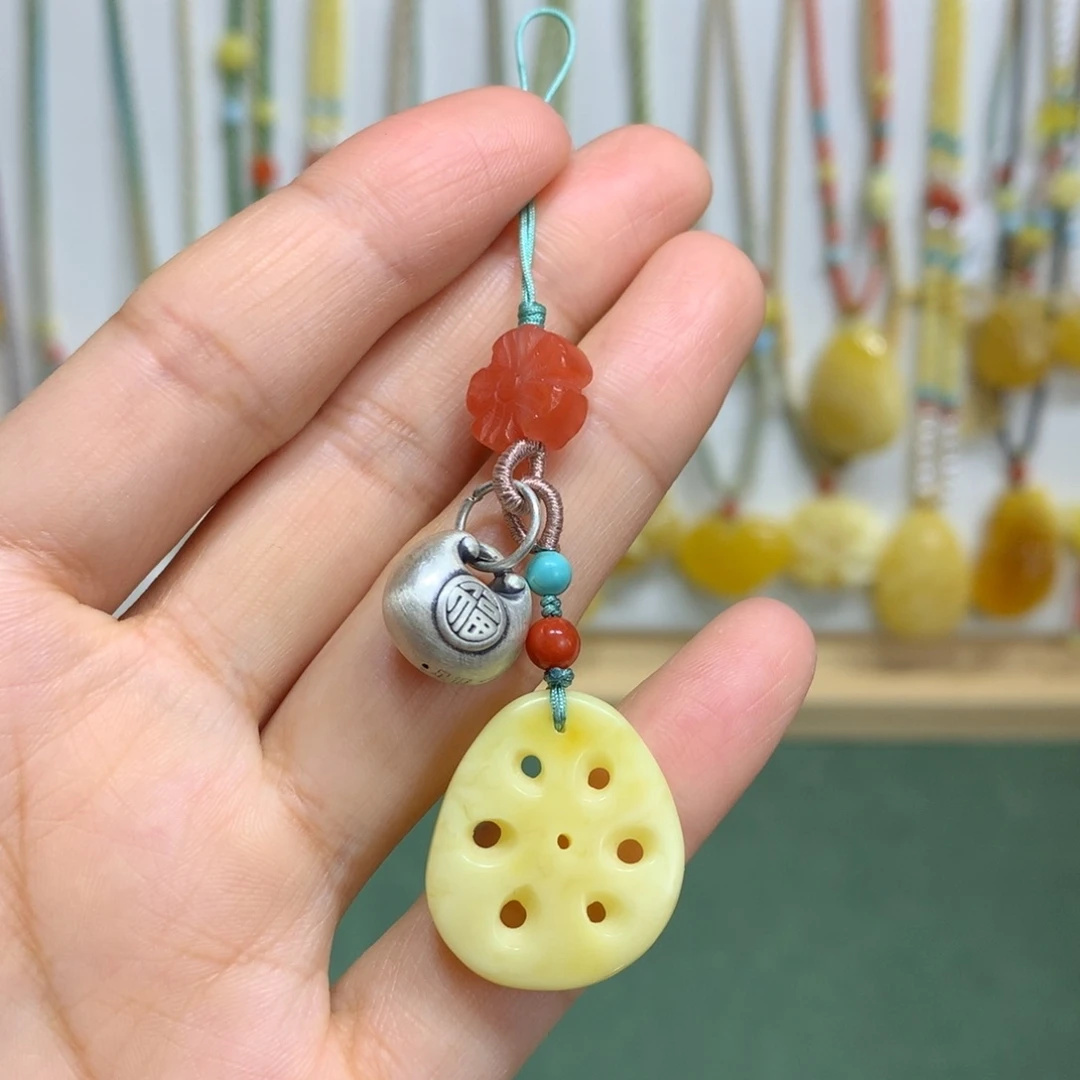 蜜蜡裸石足银镶嵌手机挂