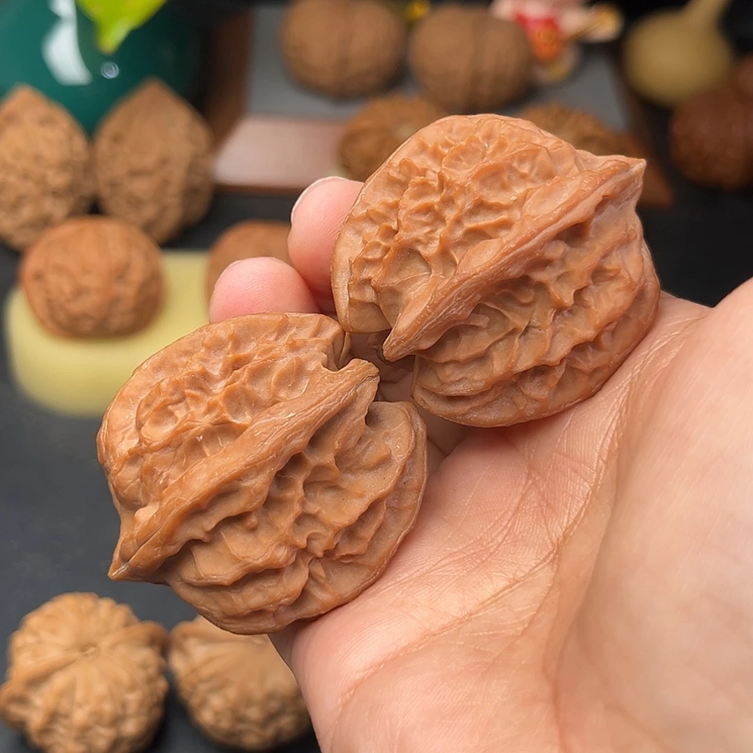 L***L文玩核桃把件大龙