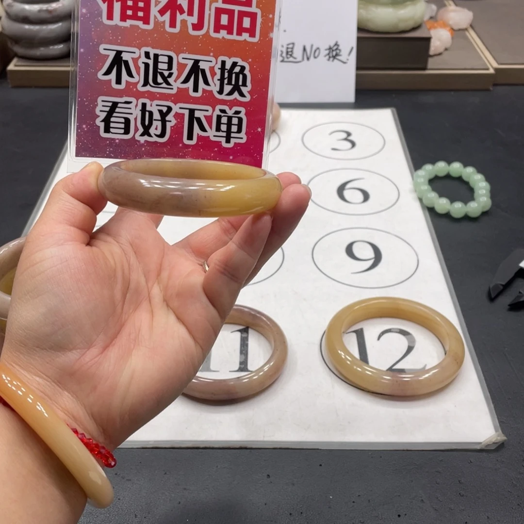 石英岩玉手镯未镶嵌三*鹿