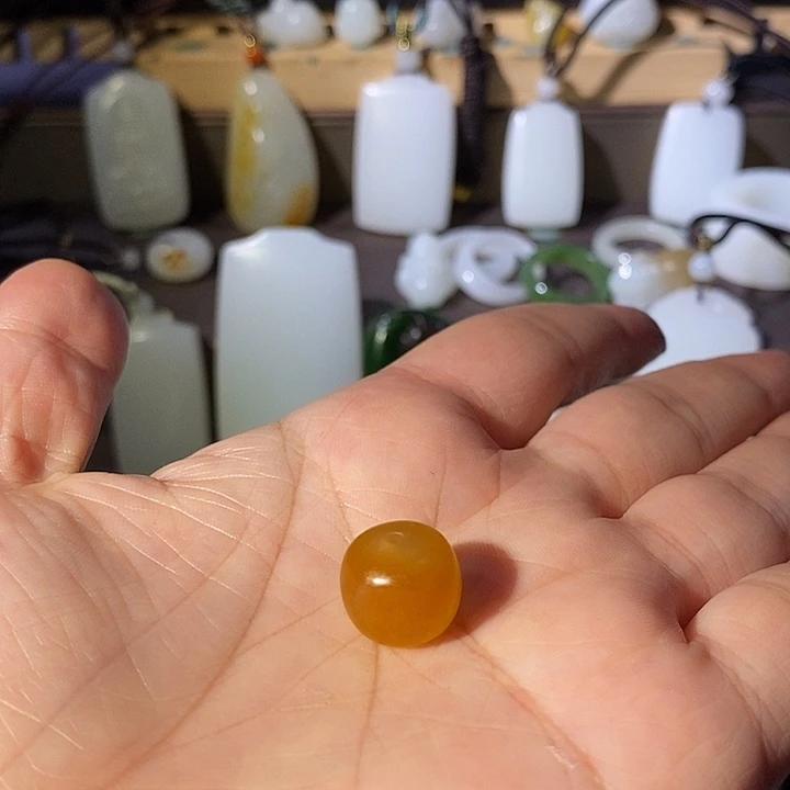 ****登和田玉未镶嵌颈饰