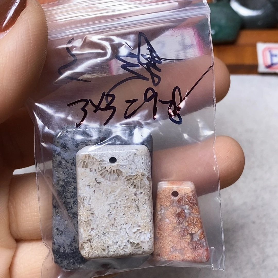 硅化玉颈饰未镶嵌一**芙