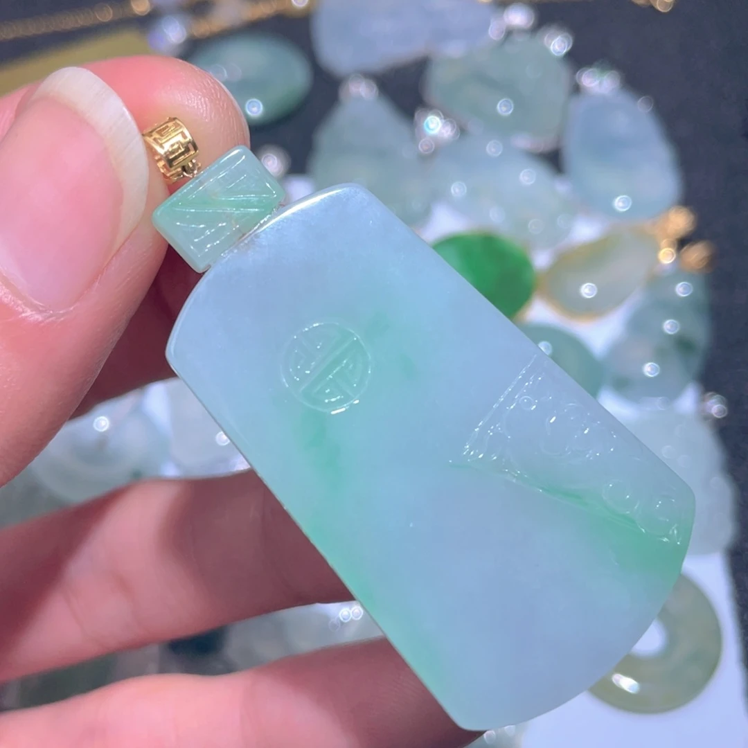 翡翠颈饰18K金镶嵌翡翠