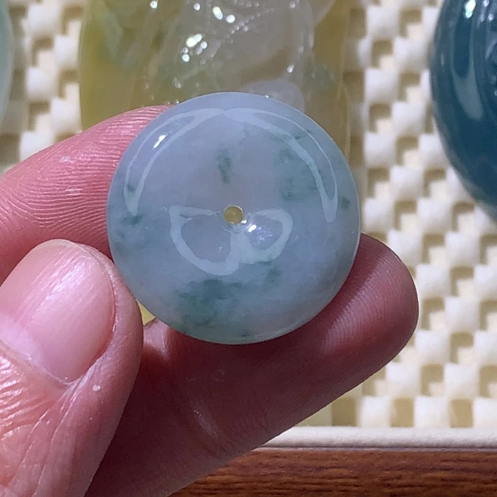 翡翠未镶嵌颈饰平安扣