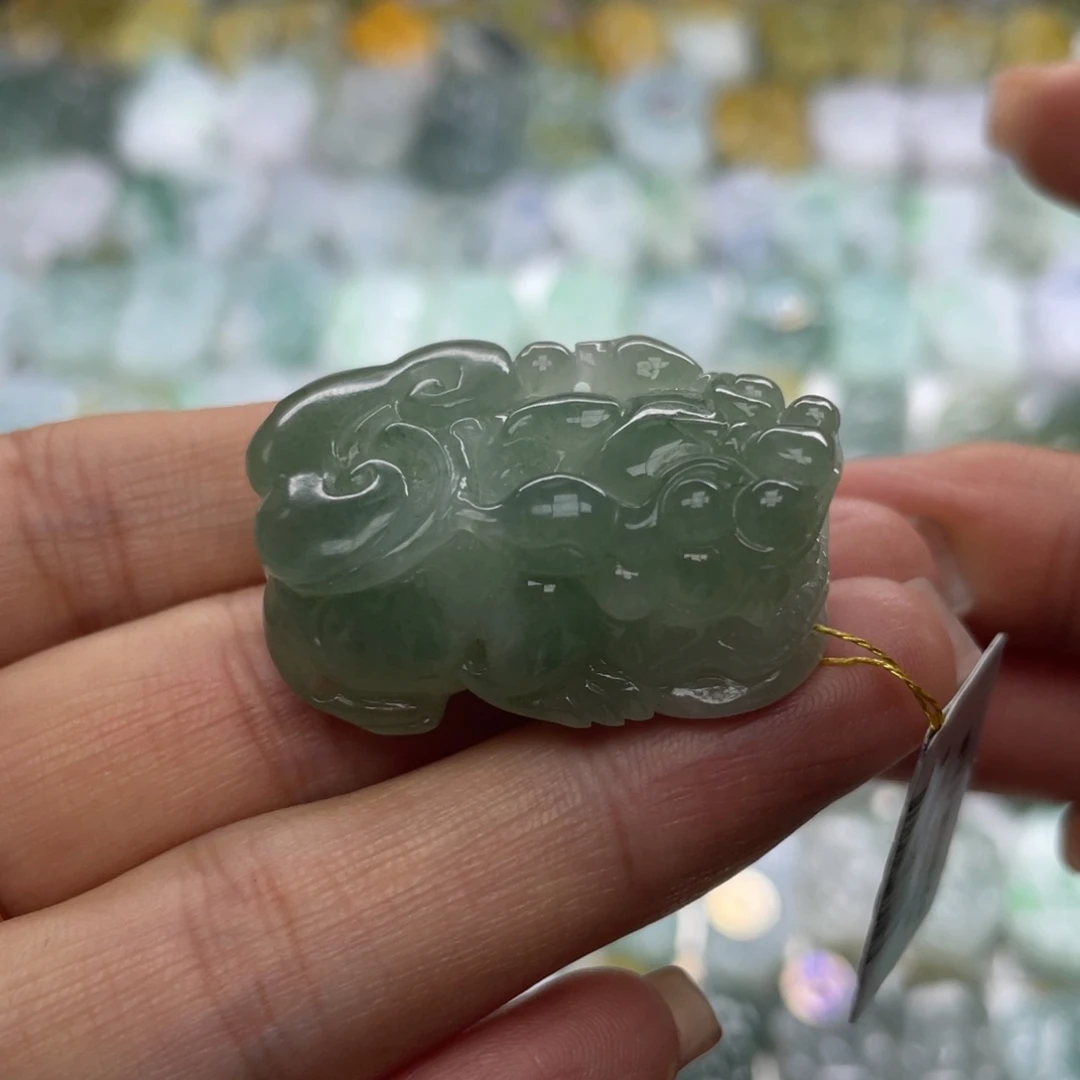 翡翠未镶嵌颈饰貔貅