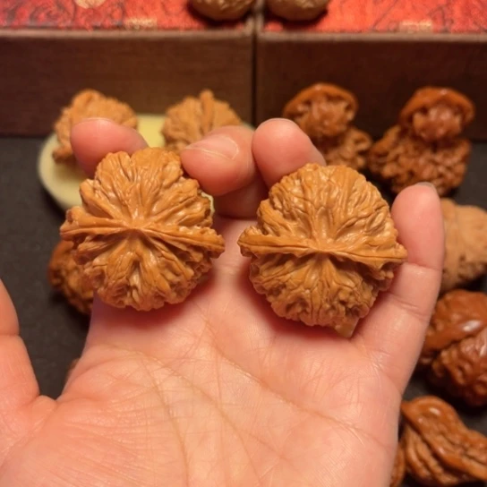 文玩核桃吊坠苹果园