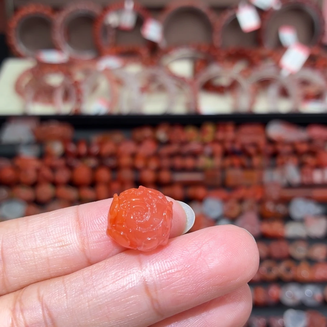 南红玛瑙未镶嵌颈饰牡丹花
