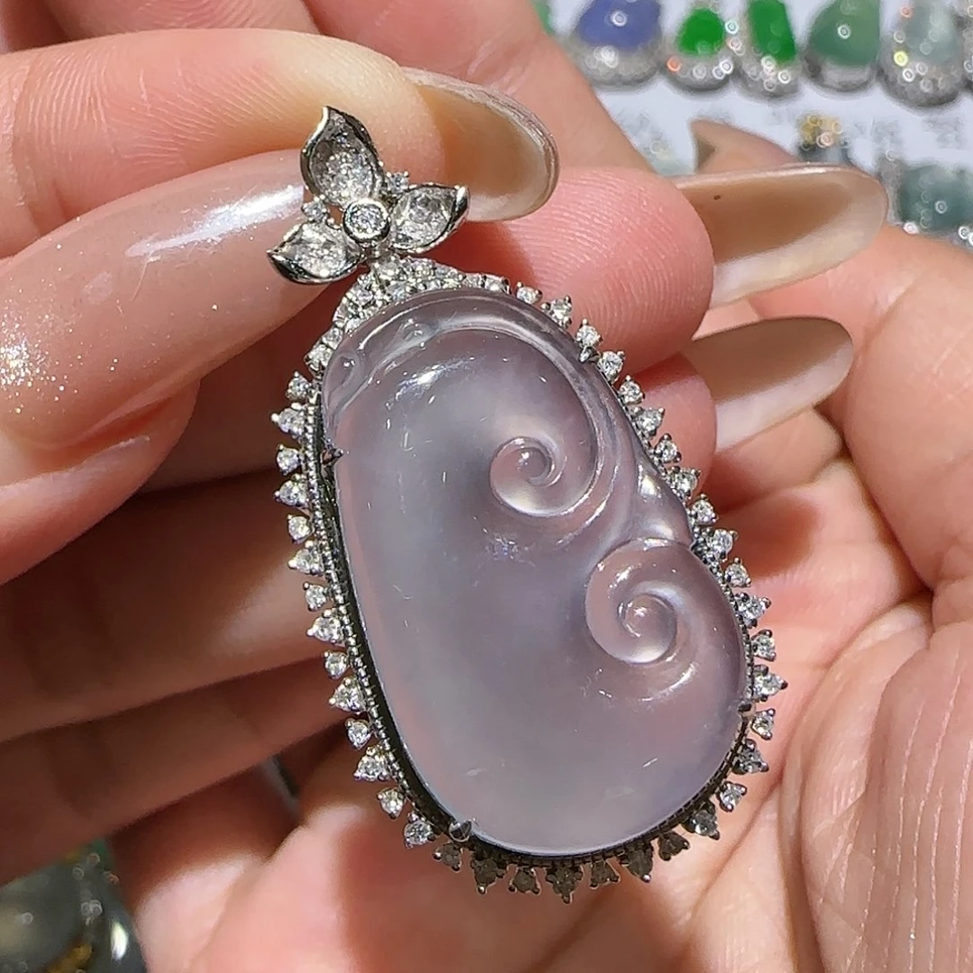 【闪购商品】颈饰18K金镶嵌翡翠天然