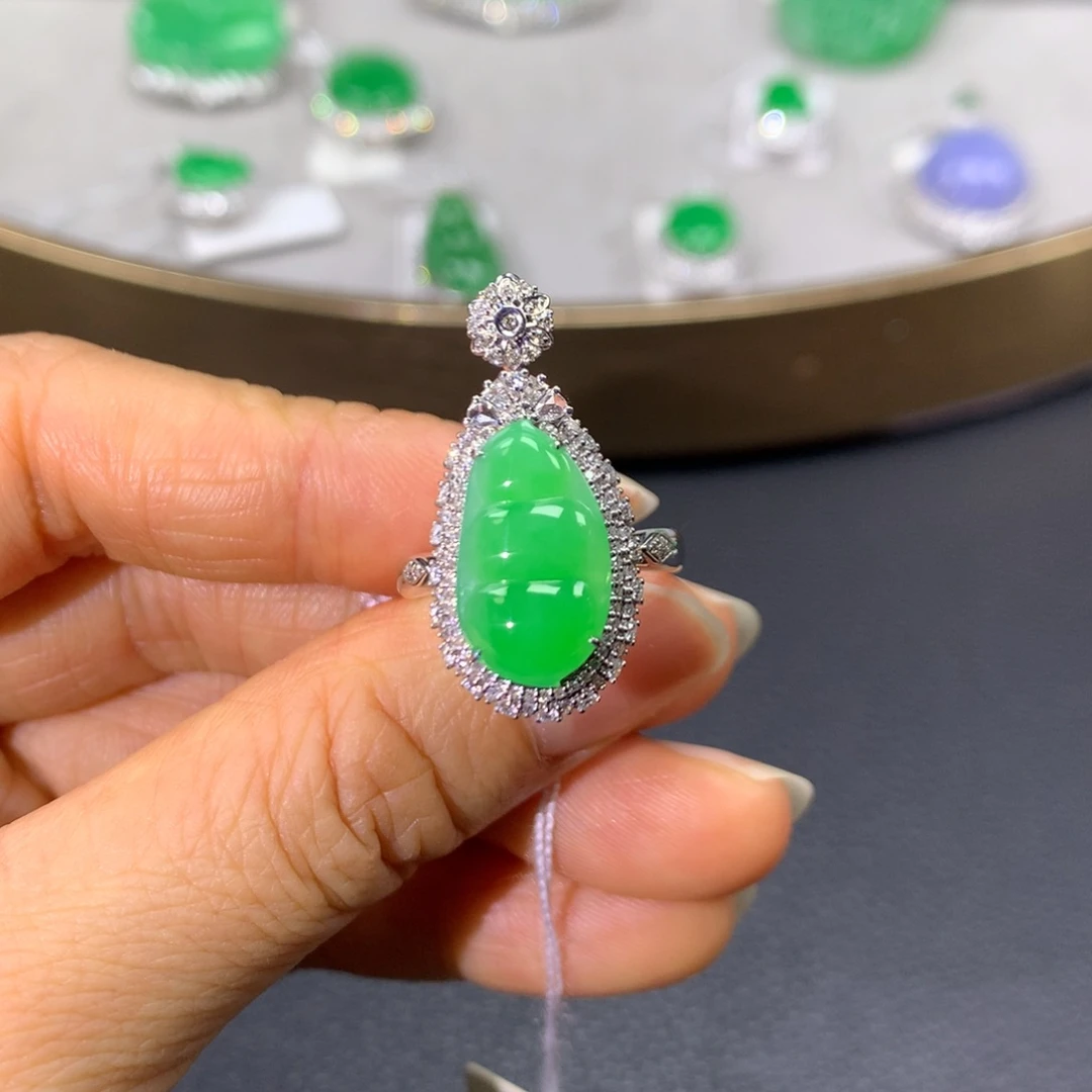 翡翠戒指18K金镶嵌翡翠