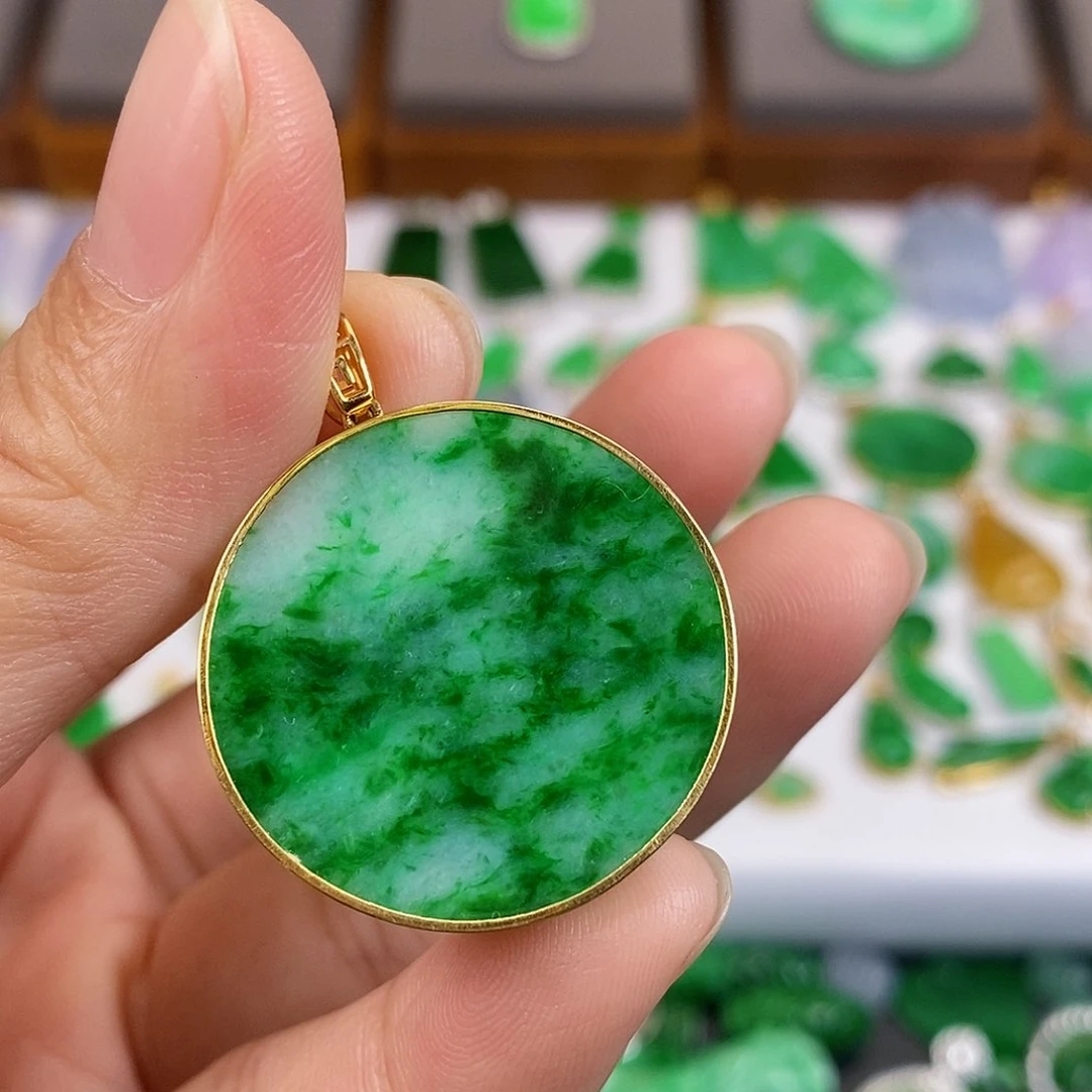 吊坠(不含链)18K金镶嵌翡翠P***姐