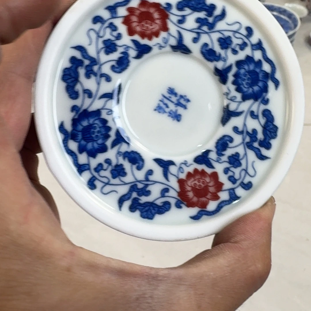 摆件陶釉里红缠枝莲盖置