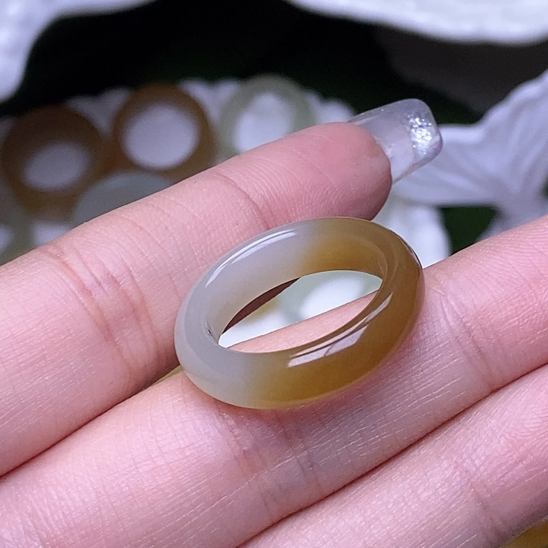 未镶嵌戒指和田玉18.0糖白半山水