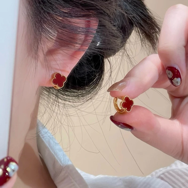 铜合金耳饰 四叶花红色铜红色幸运草耳扣简约女精致百搭通勤耳环