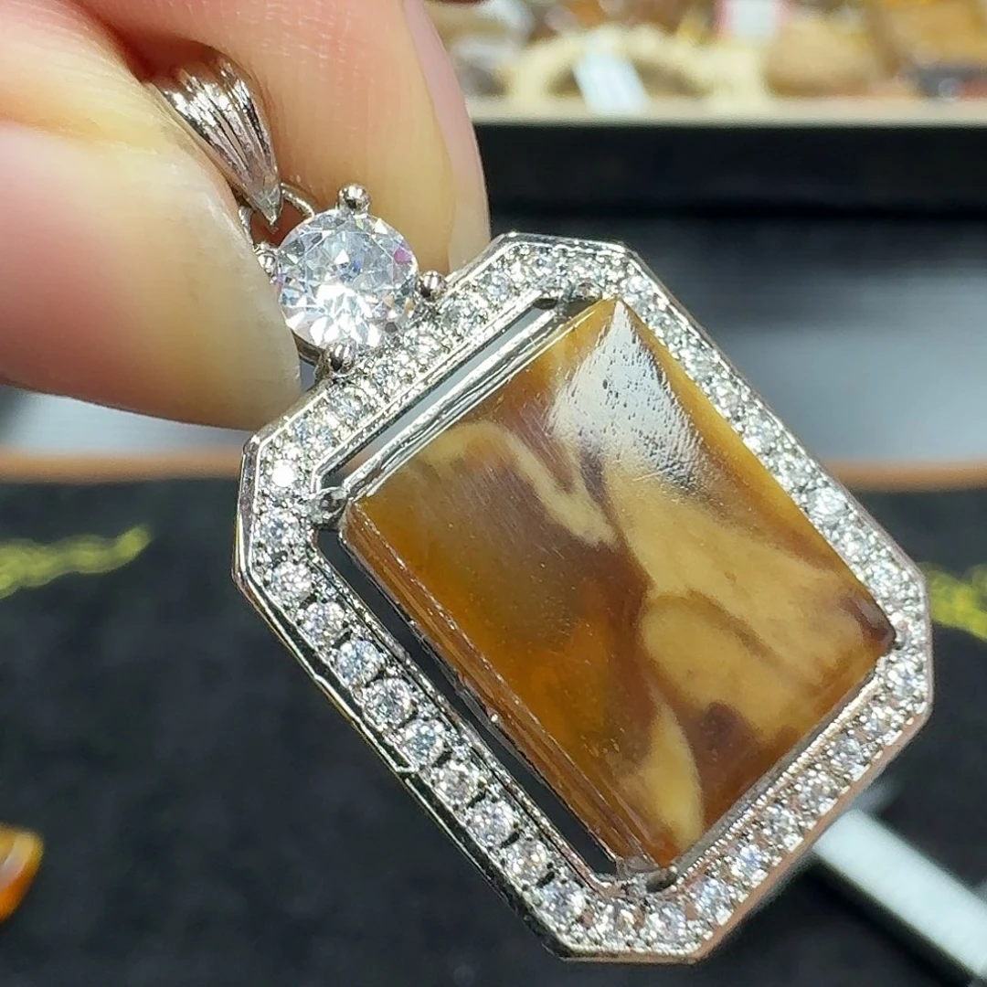 未镶嵌琥珀珠宝奇石溶洞蜜无事牌