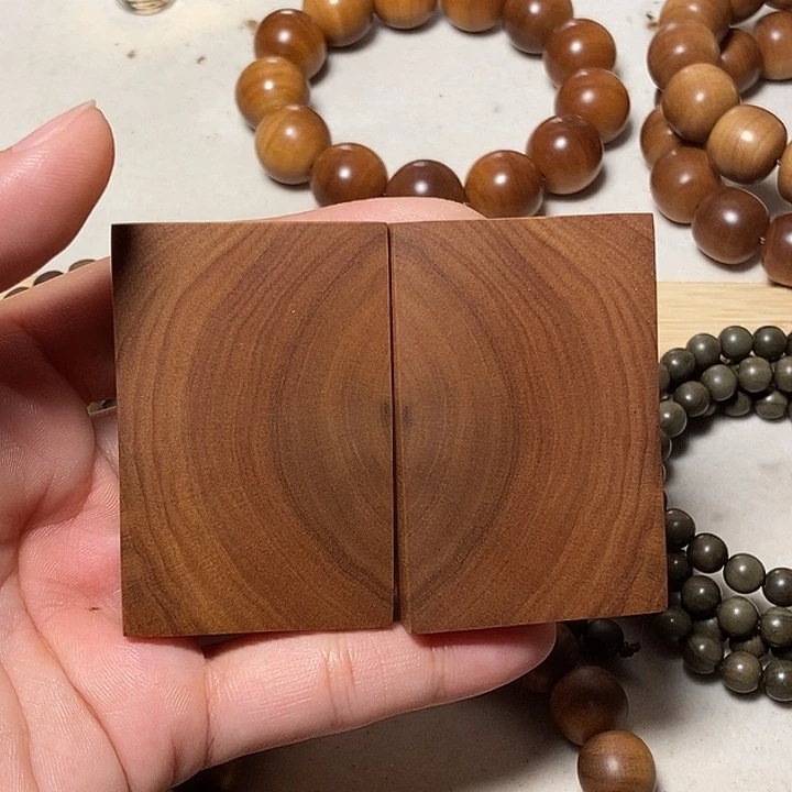 木新**辉老山檀香无事牌