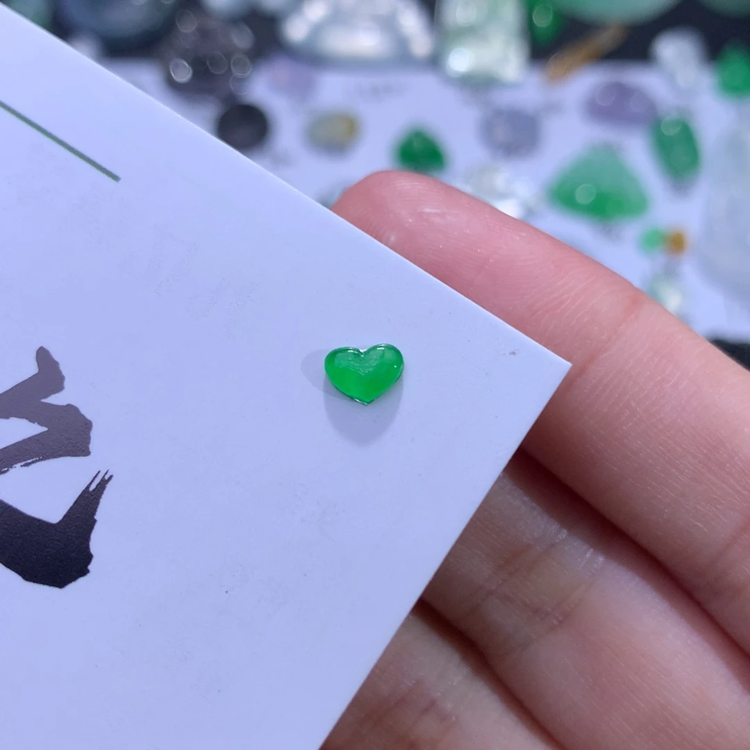 颈饰未镶嵌翡翠天然翡翠A货 爱心