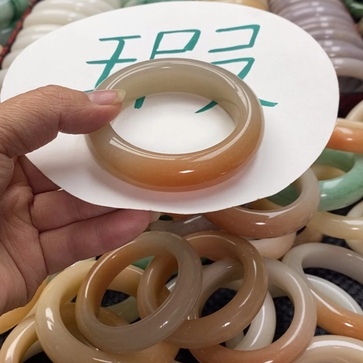 年***纸石英质玉未镶嵌手镯