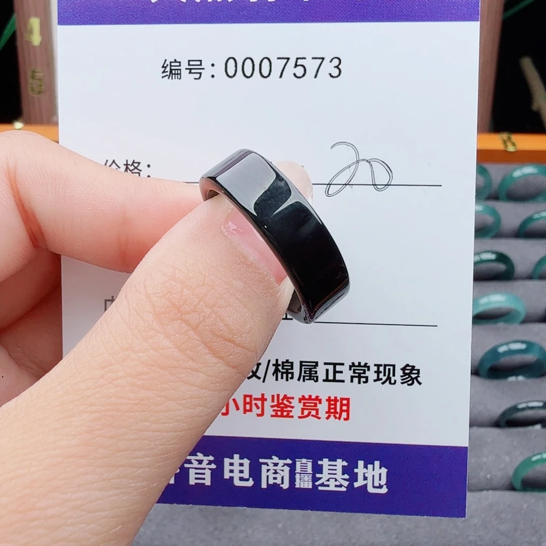 未镶嵌戒指翡翠不**觉翡翠