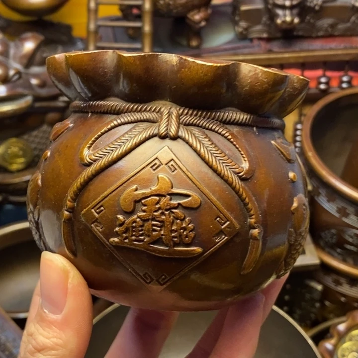 铜器摆件做工精良