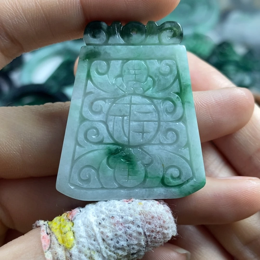 翡翠颈饰未镶嵌吊坠