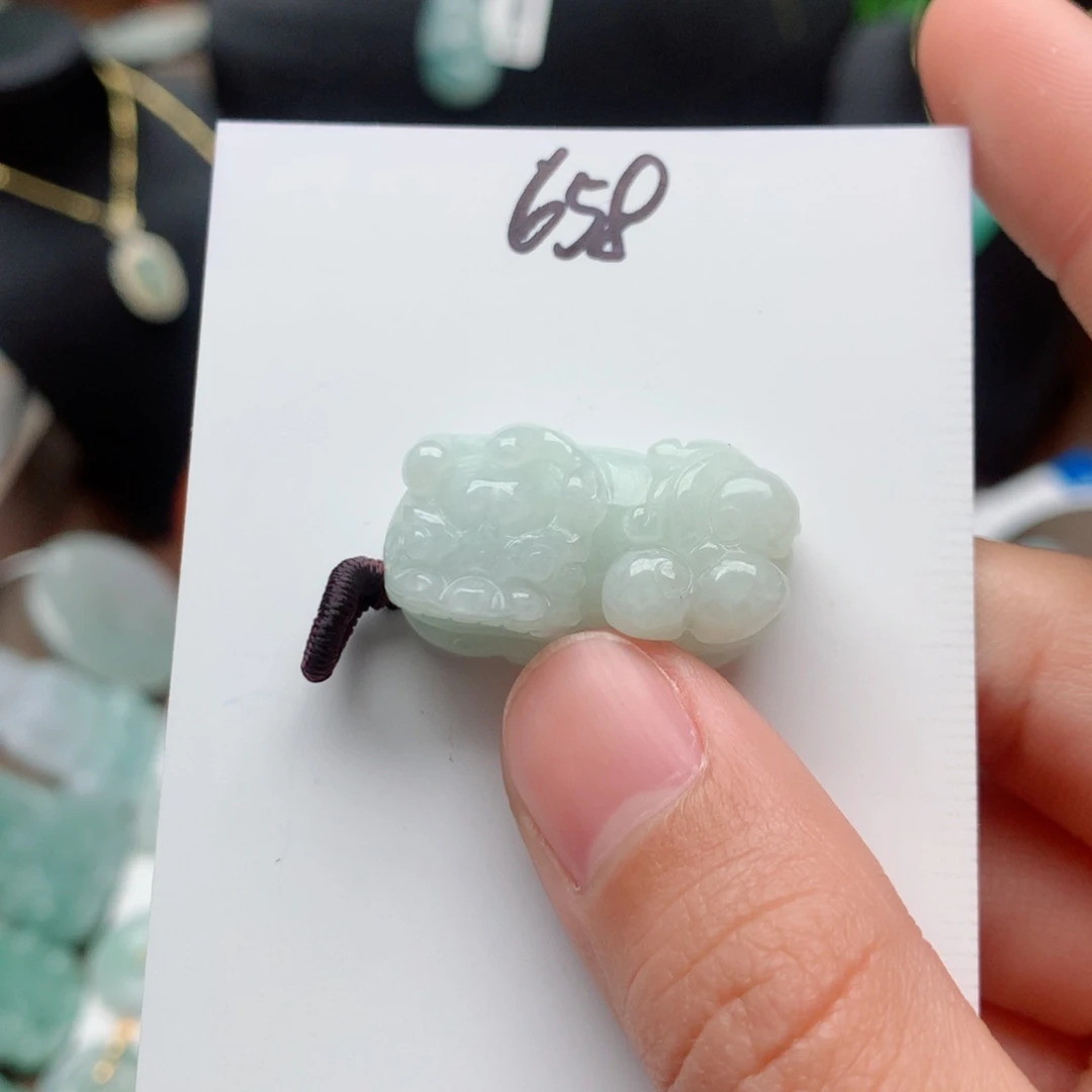 翡翠颈饰未镶嵌吊坠