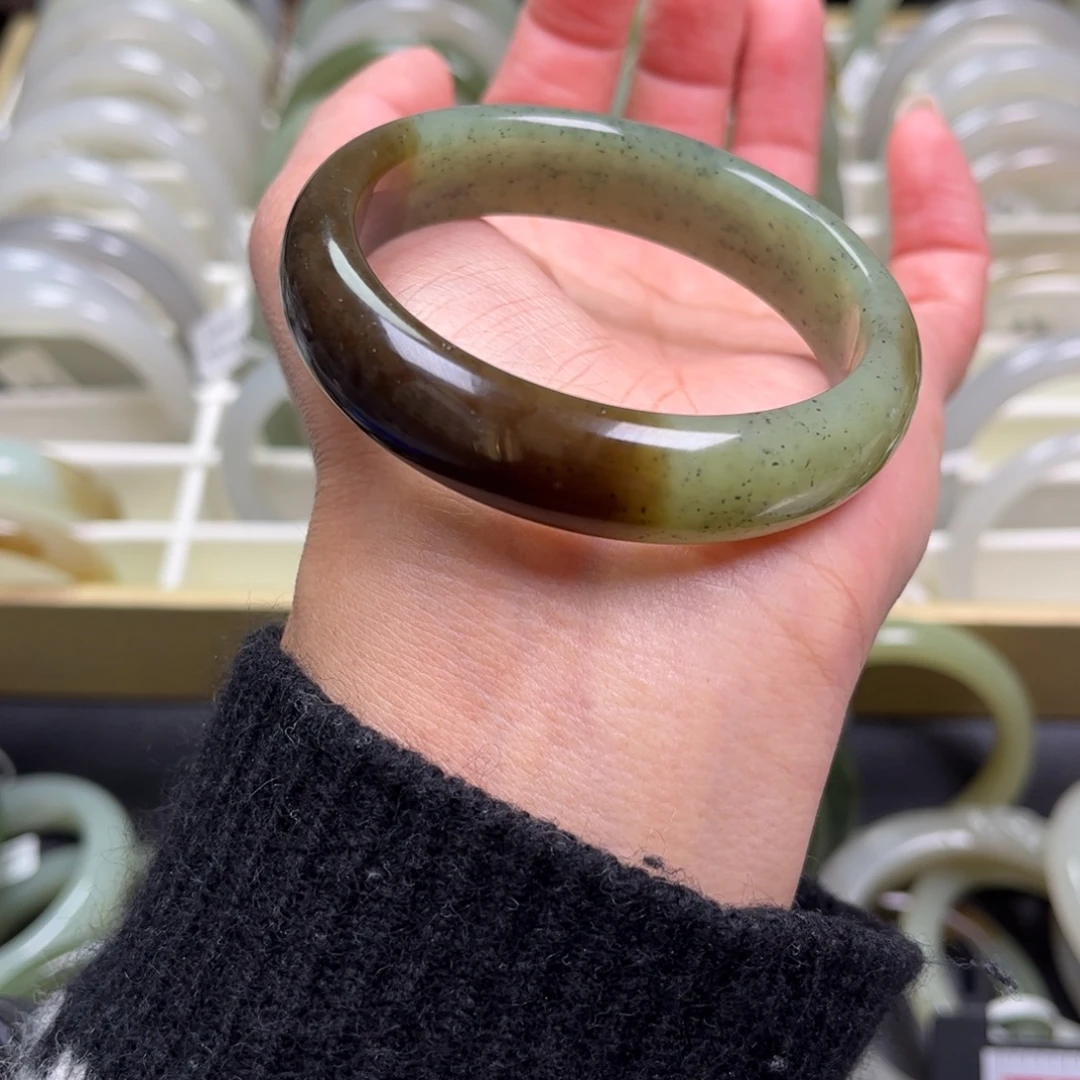 和田玉未镶嵌手镯54.3圈