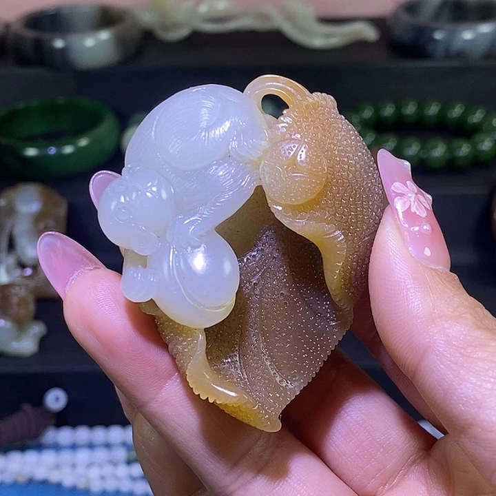 和田玉未镶嵌把件