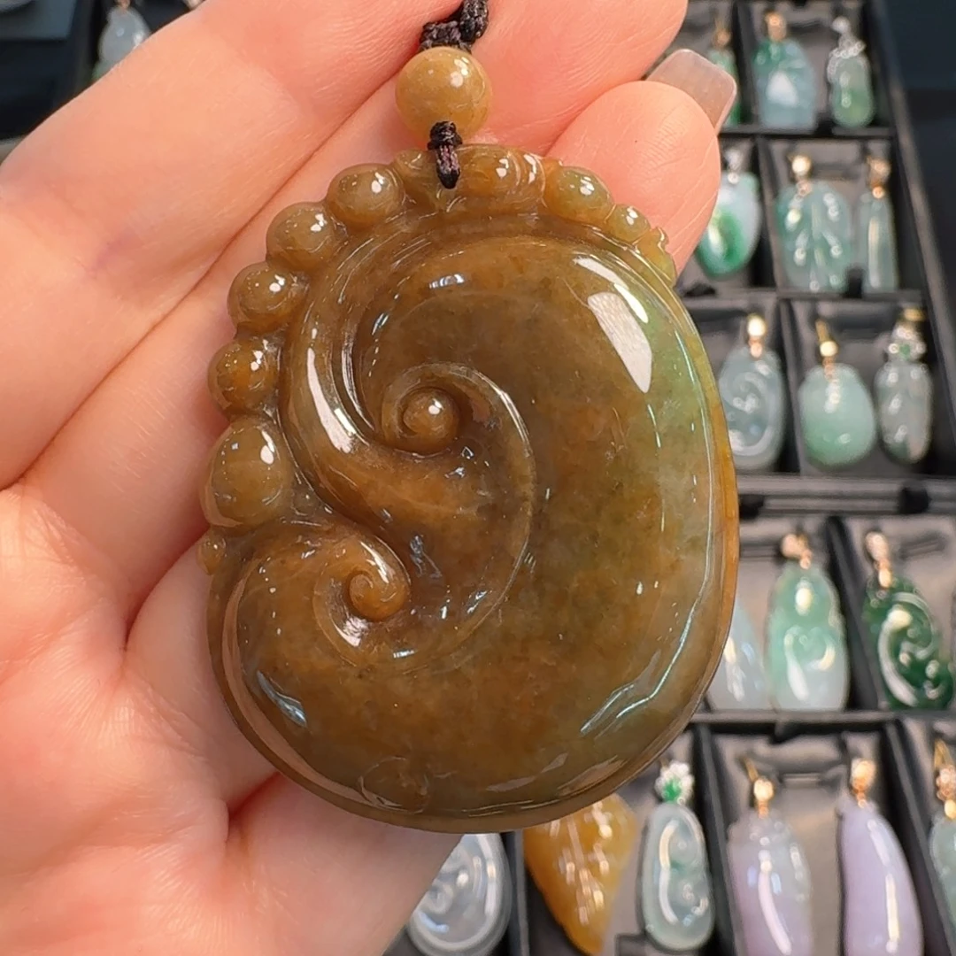 翡翠未镶嵌颈饰如意