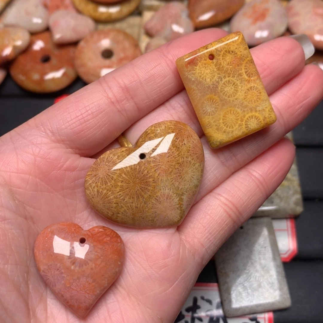 【闪购商品】硅化玉颈饰未镶嵌欢*币