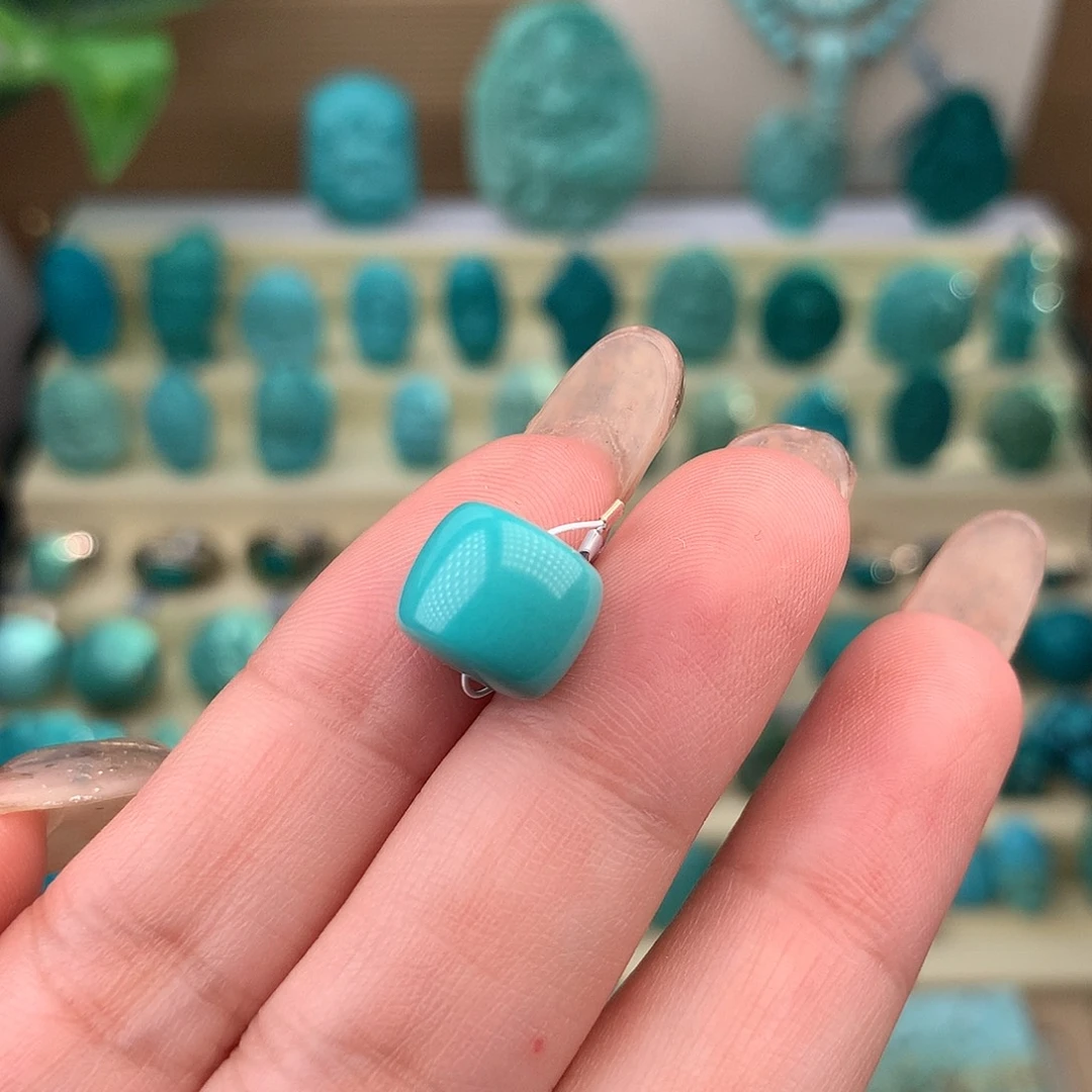 绿松石未镶嵌珠宝奇石