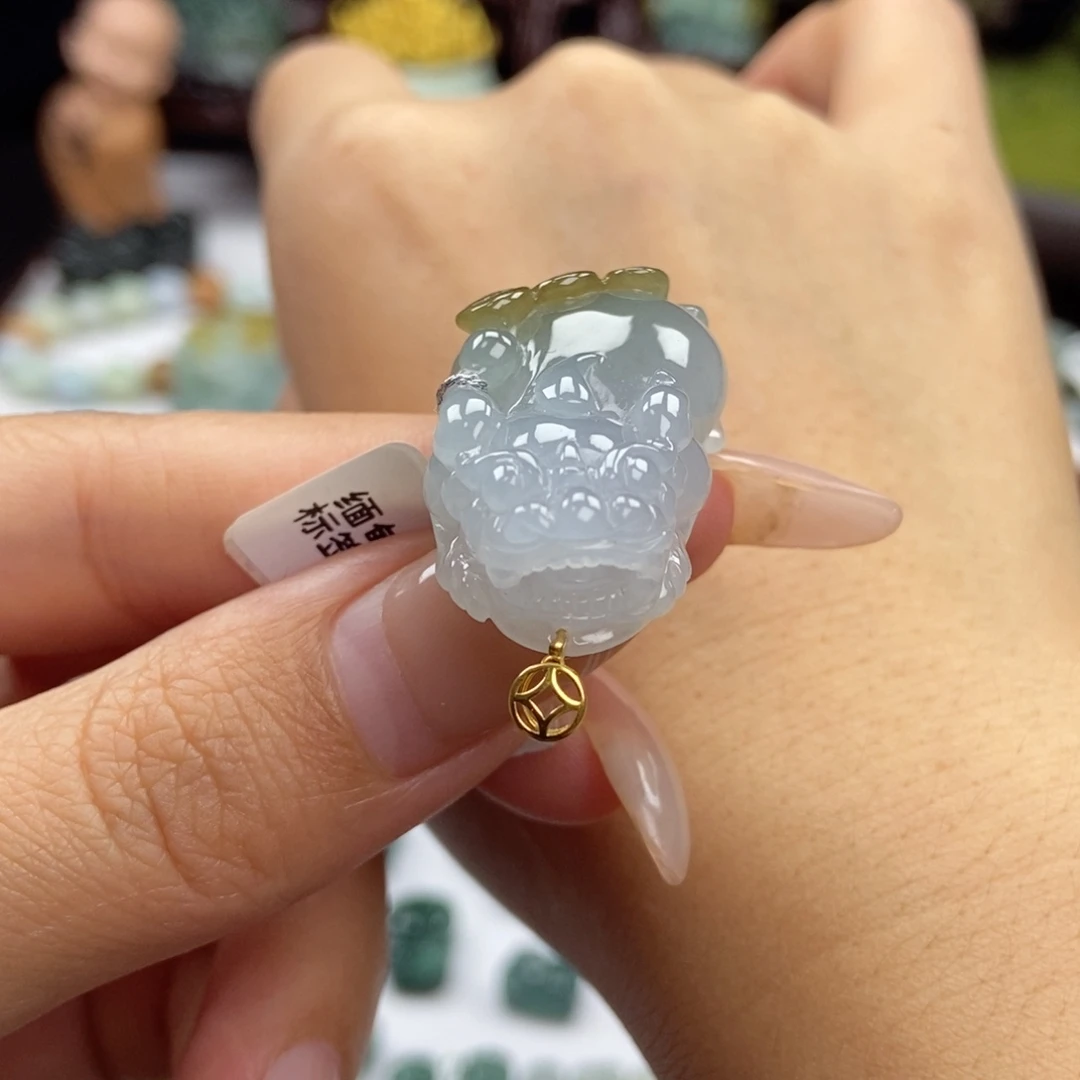 翡翠未镶嵌颈饰冰蓝 大肚金钱貔貅