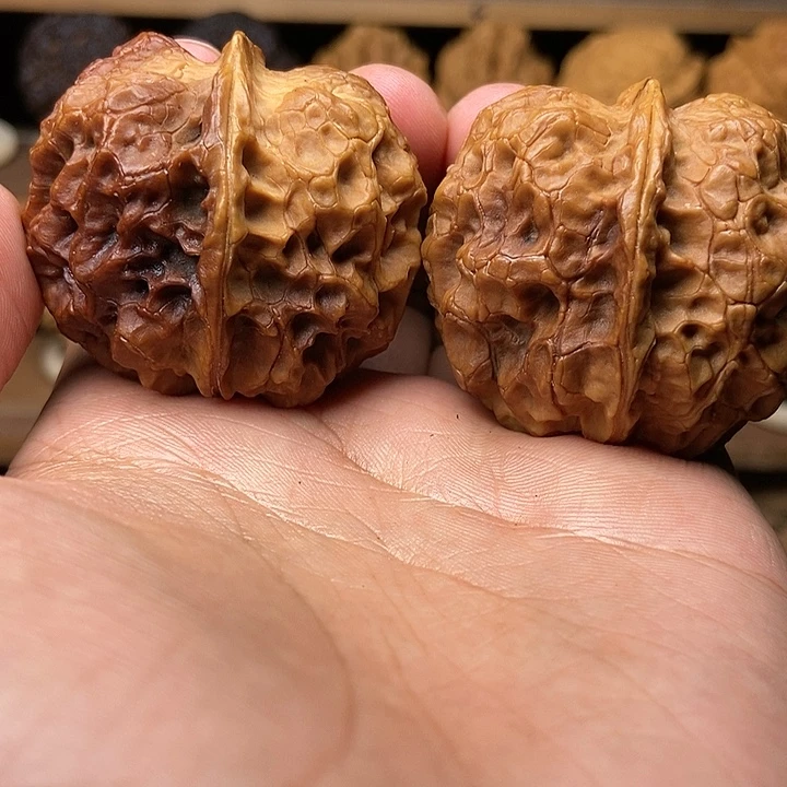 文玩核桃把件皇冠