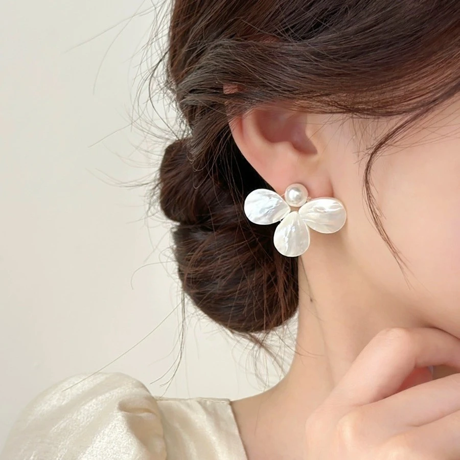 铜合金贝壳耳饰 小众森系耳钉百搭花瓣仿珍珠仙气法式优雅超仙