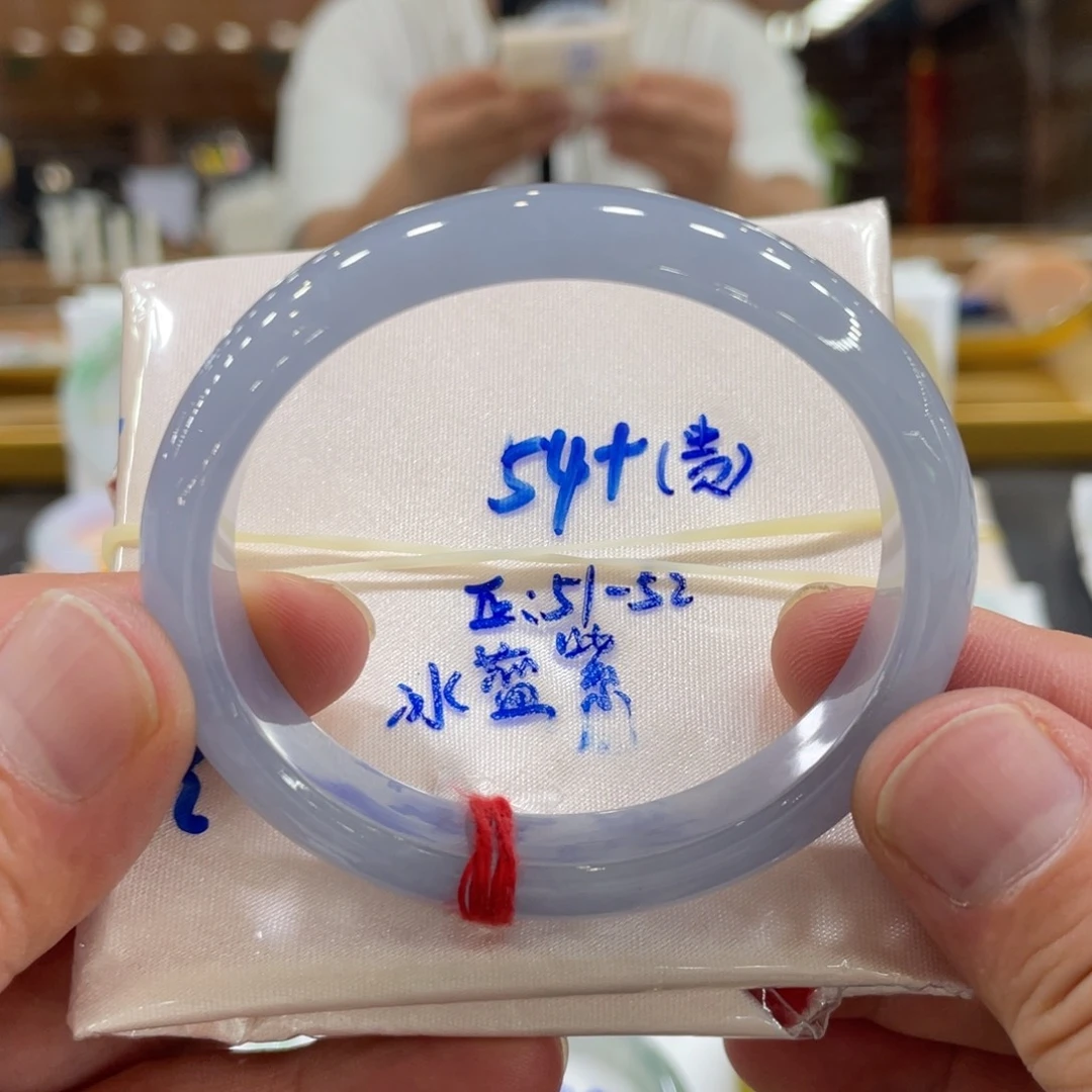 翡翠手镯未镶嵌翡翠