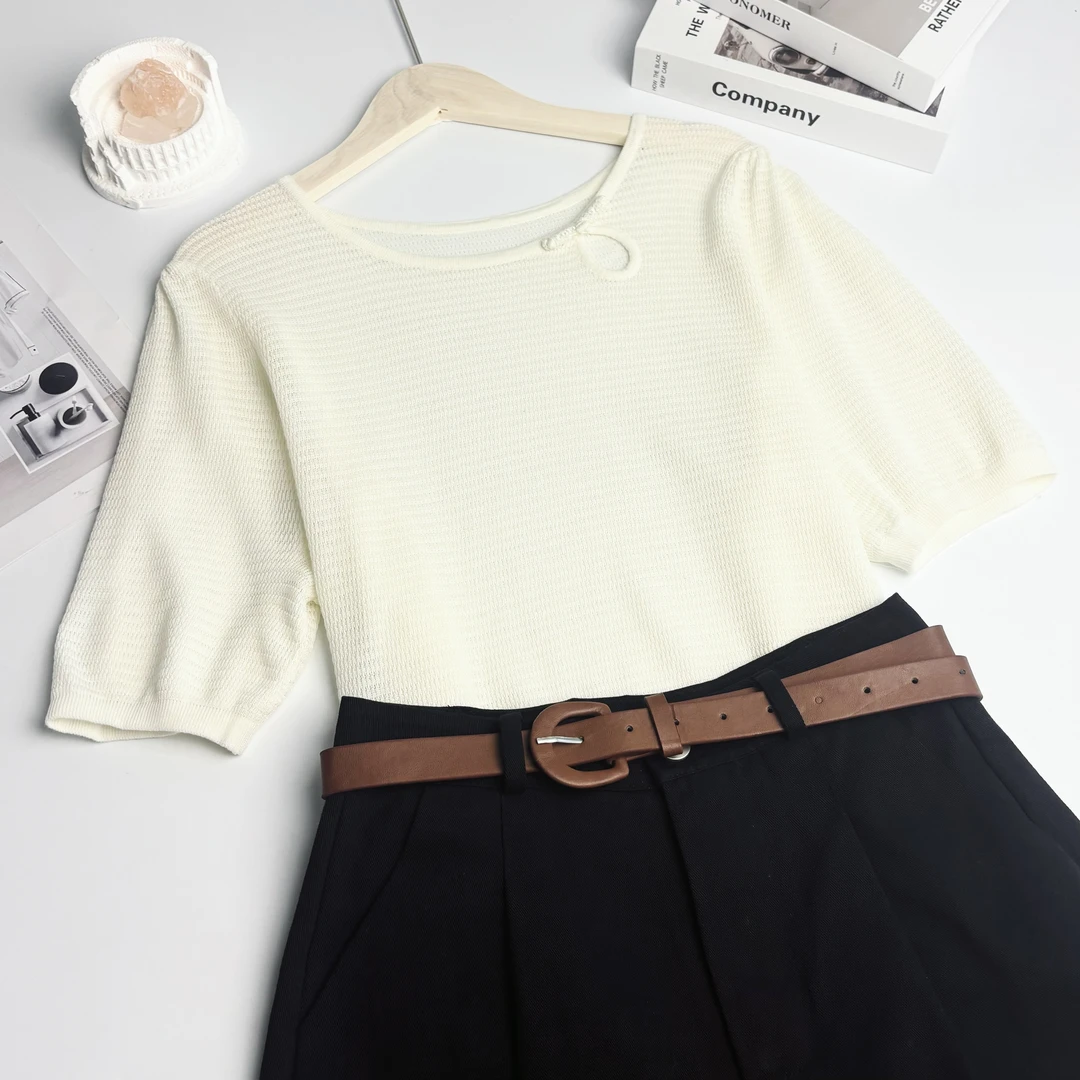 玲姐定制-圆领盘装饰扣镂空设计感薄微透纯色针织短袖161021