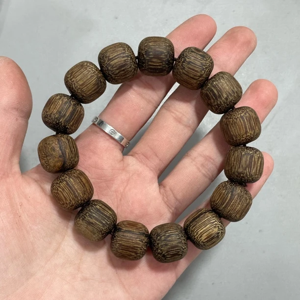 W538黑油檀香木卡1.5老型单圈手串
