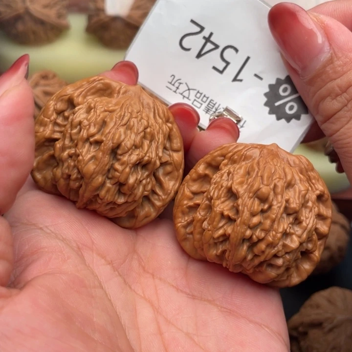 文玩核桃吊坠43精配虎头