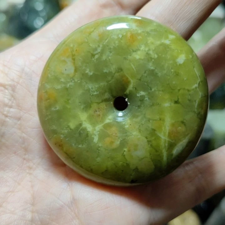 岫玉未镶嵌平安扣