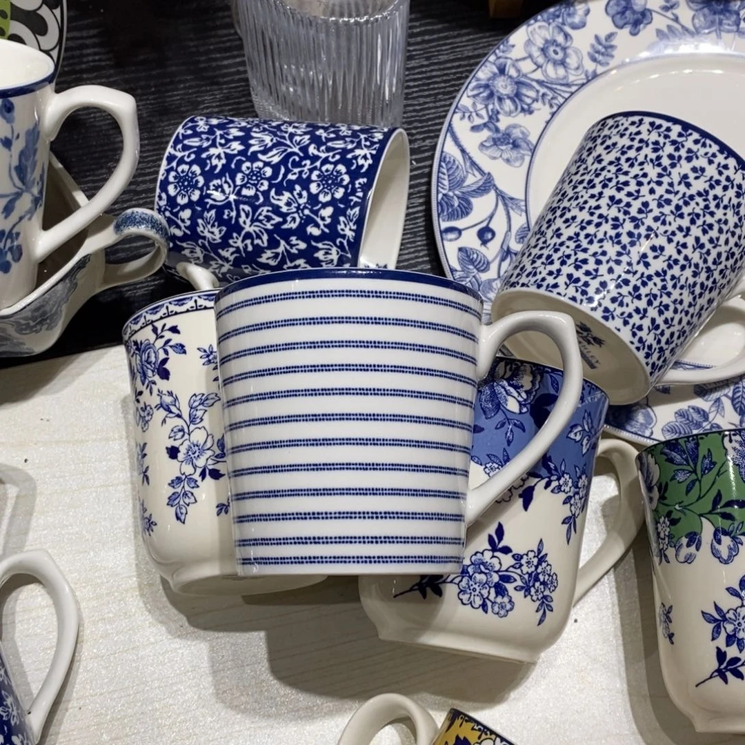 瓷微瑕条纹马克杯