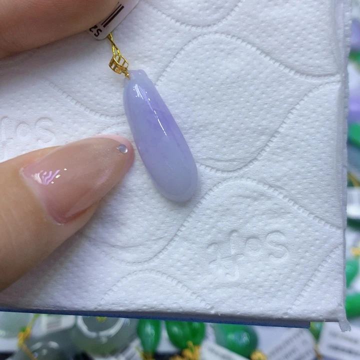 颈饰18K金镶嵌翡翠