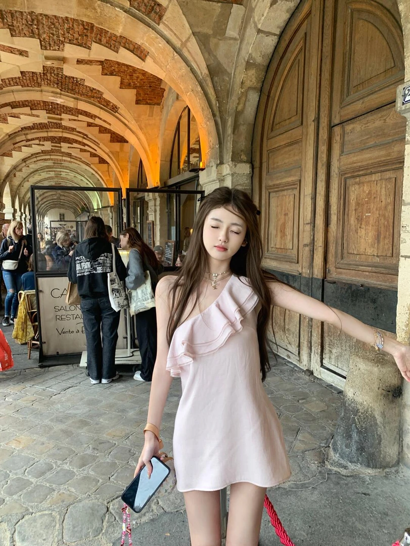 纯欲风辣妹性感荷叶边设计感斜肩连衣裙少女风夏季甜美显瘦短裙女