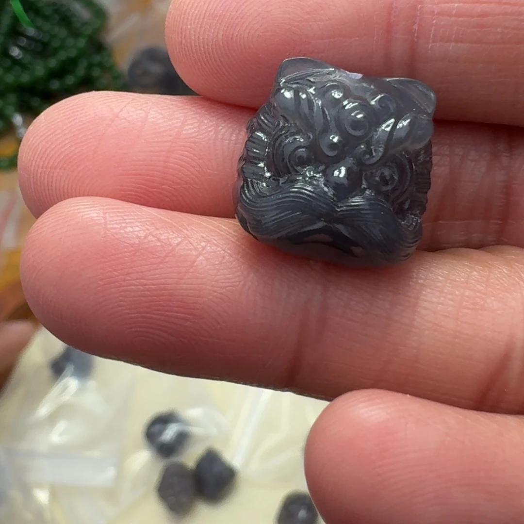 和田玉颈饰未镶嵌烟紫醒狮TZ多样性拍一发一