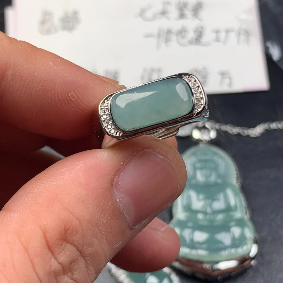 颈饰未镶嵌翡翠马鞍戒指