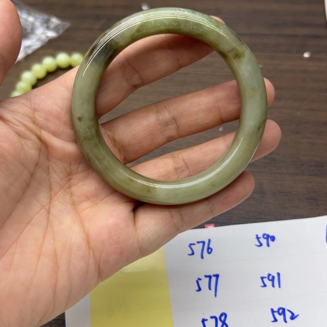 和田玉未镶嵌手镯56.4圈围566