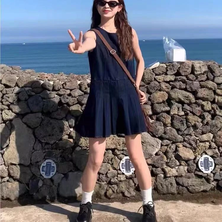 法式显瘦复古文艺圆领牛仔背心裙夏季女宽松连衣裙短款a字百褶裙