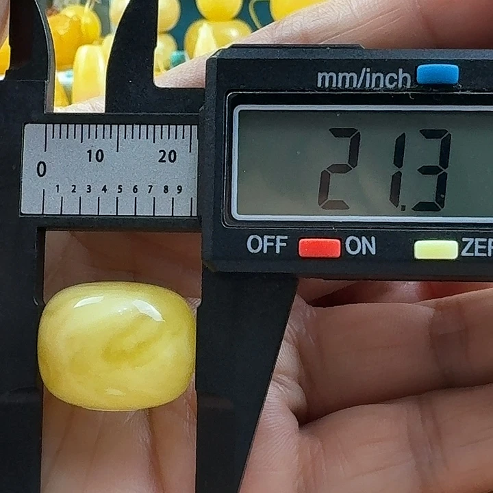 蜜蜡未镶嵌裸石37